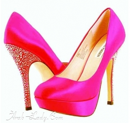 تشكيله رائعه من أحذية الكعب العالي بدرجات اللون الوردي