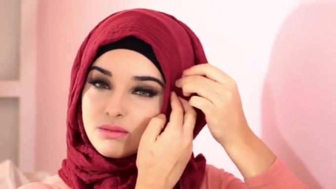 لصاحبات الوجه الدائري إليكن آخر لفات الحجاب