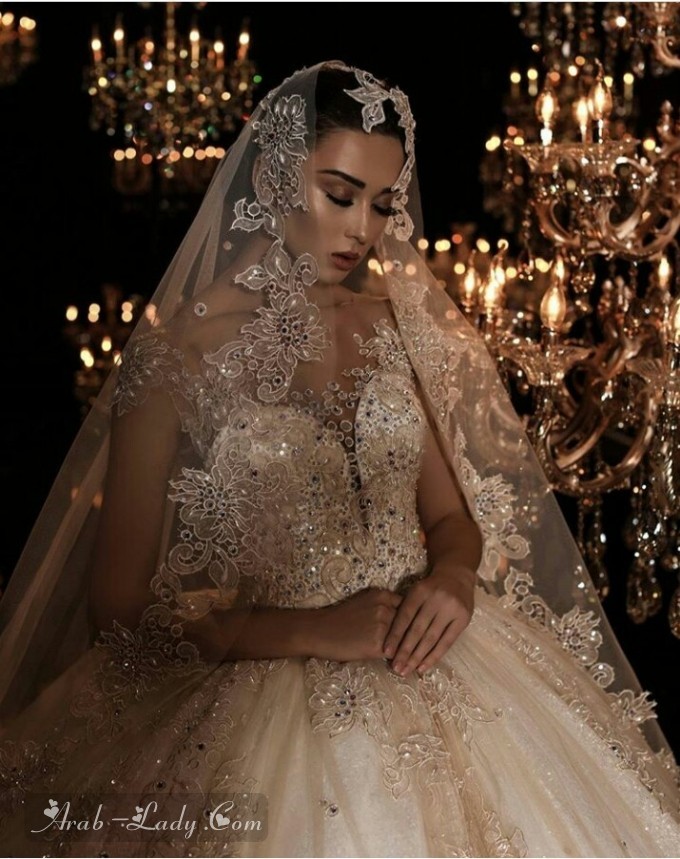 بالصور| فساتين زفاف ذهبي لطلة آسرة للقلوب