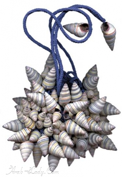 مجموعة حقائب يد مصنوعة من اصداف البحر