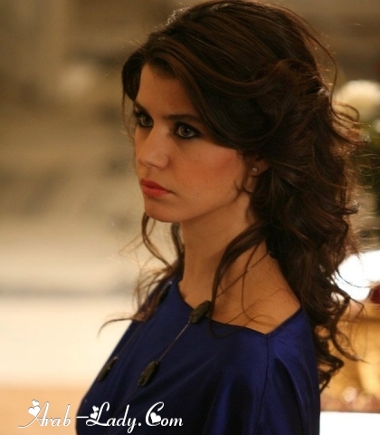 اطلالات انيقة للفنانة beren saat