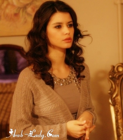 اطلالات انيقة للفنانة beren saat