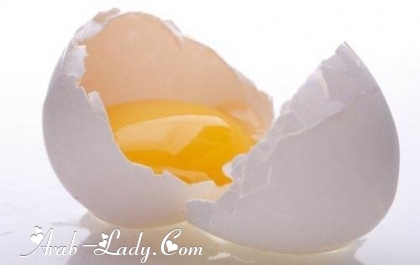طريقة استخدام البيض لعلاج الشعر التالف والجاف