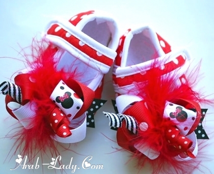 أحذية أطفال تجسد معنى الطفولة بجمالها