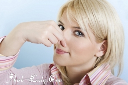 5 طرق لتعرفي اذا كانت رائحتك كريهه او لا