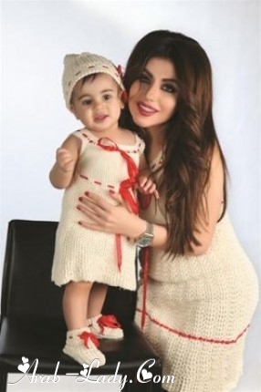 النجمات وبناتهن بأزياء متشابة فأي إطلالة كانت أجمل ؟ النجمات وبناتهن بأزياء متشابة فأي إطلالة كانت أجمل ؟