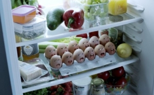 أين تحفظين البيض.. في الثلاجة أو خارجها؟