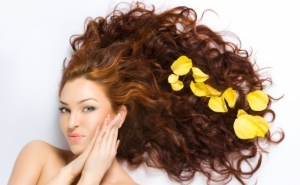 خمس وصفات طبيعية لعلاج الشعر التالف