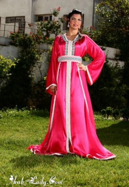 تشكيلة من القفطان المغربي باللون الزهري لتتألقي بنعومة وجاذبية