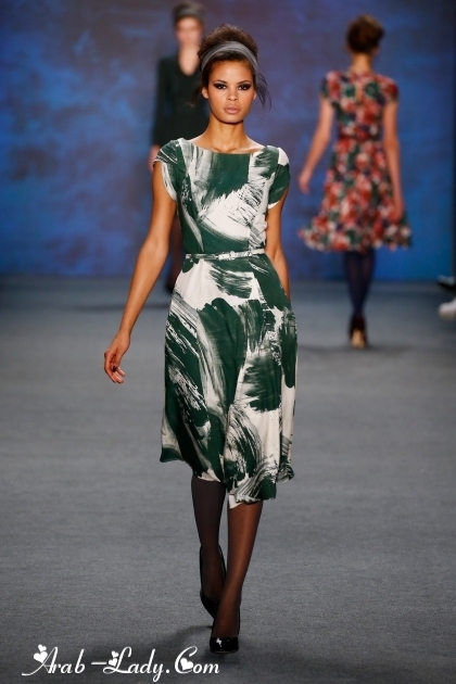 الفستان الكلاسيكي يقتحم صيحات الموضة الخريفية ليمنحك الجاذبية 