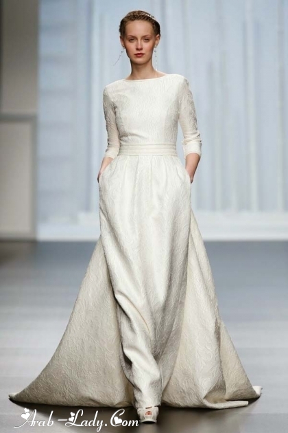 الأكمام الضيقة خامة الرقي التي تميز فستان العروس لموسم خريف 2016 