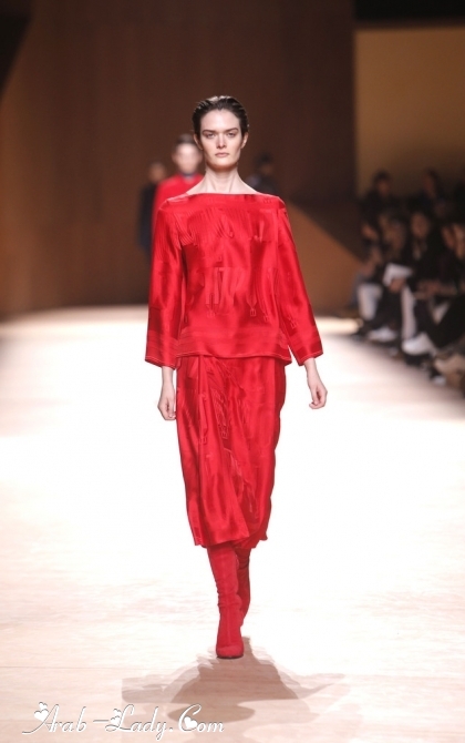 الأحمر أناقتك المميزة في مجموعة من الملابس الخريفية لهذا الموسم