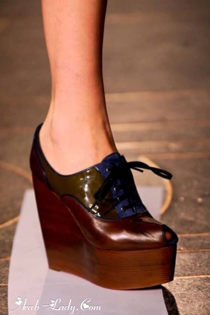 ألوان الشوكولاطة تقتحم صيحات الموضة في أحذية شتاء 2017