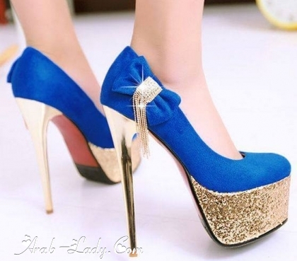  اختاري حذاءك لتتألقي في سهرات موسم الشتاء بجمالة الأزرق النيلي	