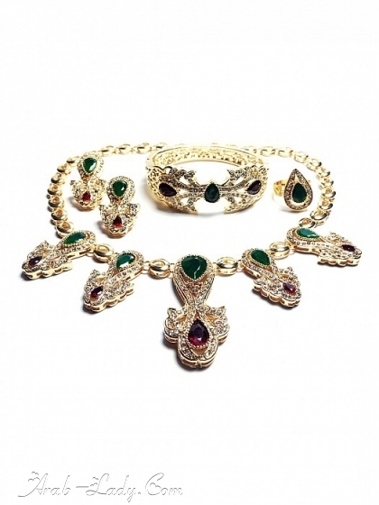 طرح باقات من المجوهرات التقليدية المستوحاة من مجوهرات حريم السلطان