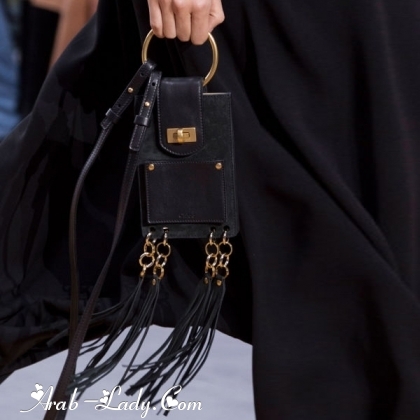  الأهداب خامة راقية تقتحم أناقة الحقائب وتميز  جماليتها الخاصة بموسم 2017 