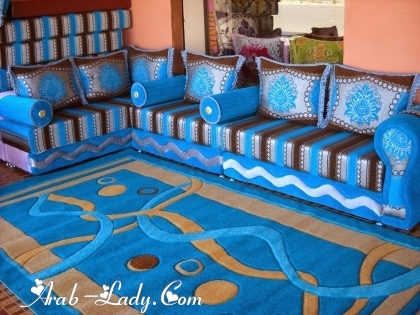 تشكيلات هائلة ومميزة من الصالون المغربي بجمالية اللون الأزرق