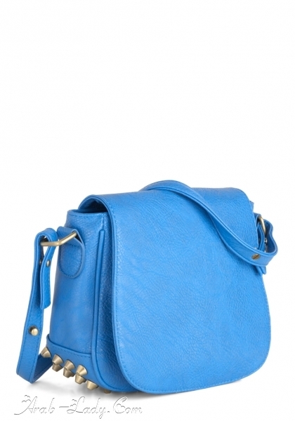 اختاري حقيبتك الربيعية بجاذبية وجمالية اللون الأزرق
