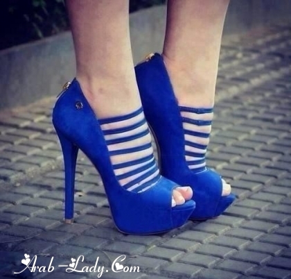 إطلاق تشكيلة مميزة من أحذية الكعب العالي بلمسة اللون الأزرق