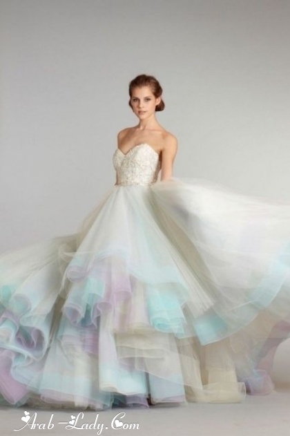 باقات راقية من فساتين الزفاف بألوان الباستيل تمنح كل عروس أناقة مثالية