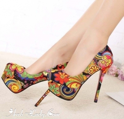 اختاري أناقتك الربيعية مع الأحذية العصرية بنقوش ملونة