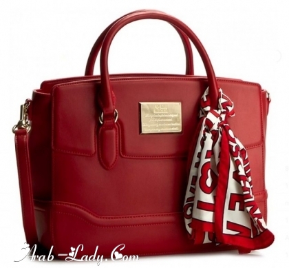 باقة جديدة من الحقائب العصرية باللون الأحمر تدخل ساحة الموضة الربيعية
