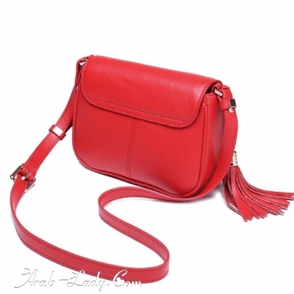 باقة جديدة من الحقائب العصرية باللون الأحمر تدخل ساحة الموضة الربيعية