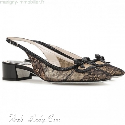 جمالية الدانتال الأسود تتألق في رونق الأحذية الربيعية