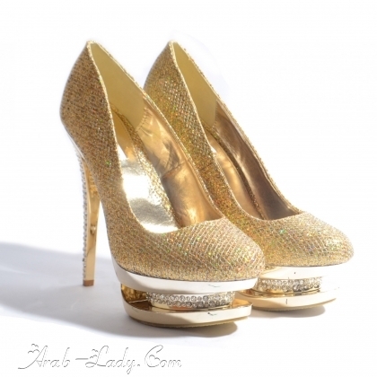 اللون الذهبي موضة مميزة في أحذية السهرة الصيفية