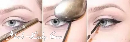 حيلة يابانية لرسم الآيلاينر بالملعقة.. شاهديها حيلة يابانية لرسم الآيلاينر بالملعقة.. شاهديها
