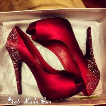 تصميمات ساحرة للأحذية الحمراء لا يمكن الاستغناء عنها