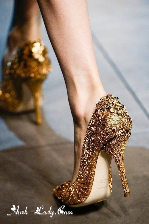 بالصور| أحذية باللون الذهبي لإطلالة براقة ولامعة في سهراتك