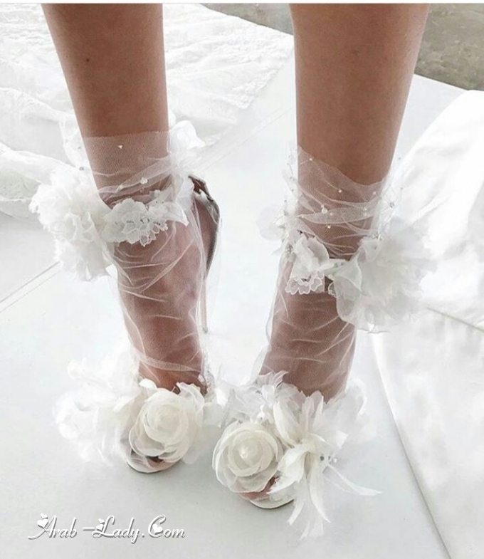 بالفيديو| تشكيلة رائعة من الأحذية لعرائس تحاكي الأميرات