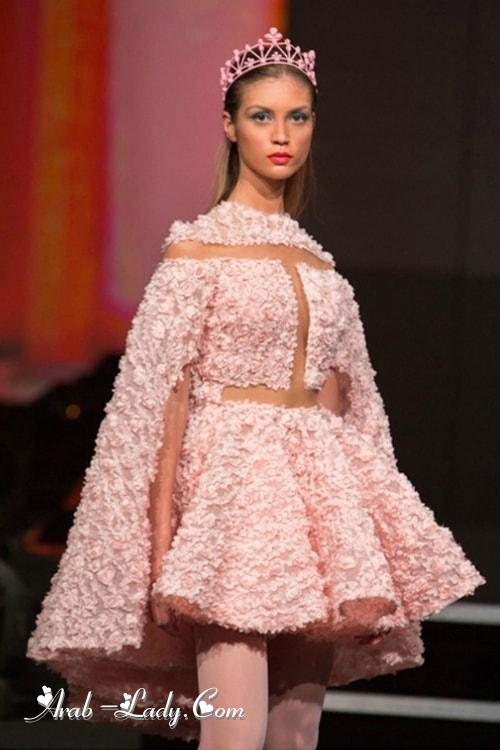 الوردي أناقة مثالية في مجموعات أزياء لنخبة من المصممين