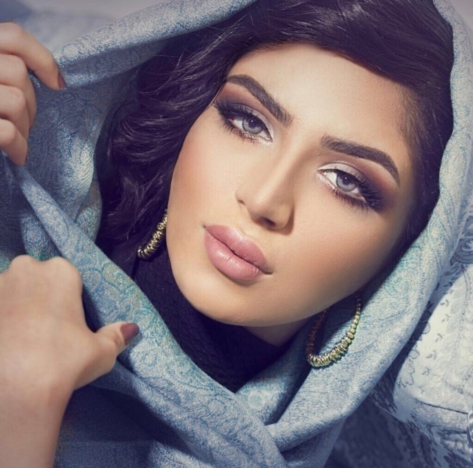 خبيرة التجميل السعودية نورة بوعوض تتألق في عالم المكياج