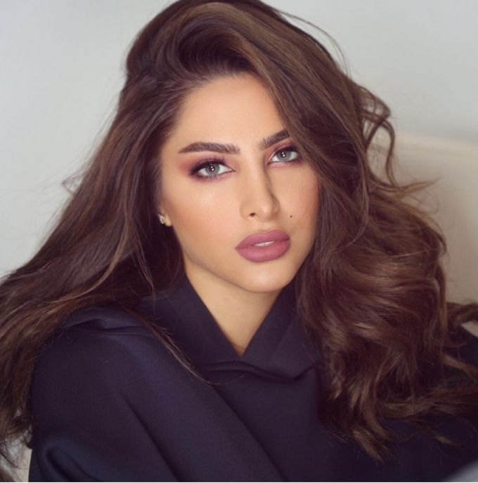 خبيرة التجميل السعودية نورة بوعوض تتألق في عالم المكياج خبيرة التجميل السعودية نورة بوعوض تتألق في عالم المكياج