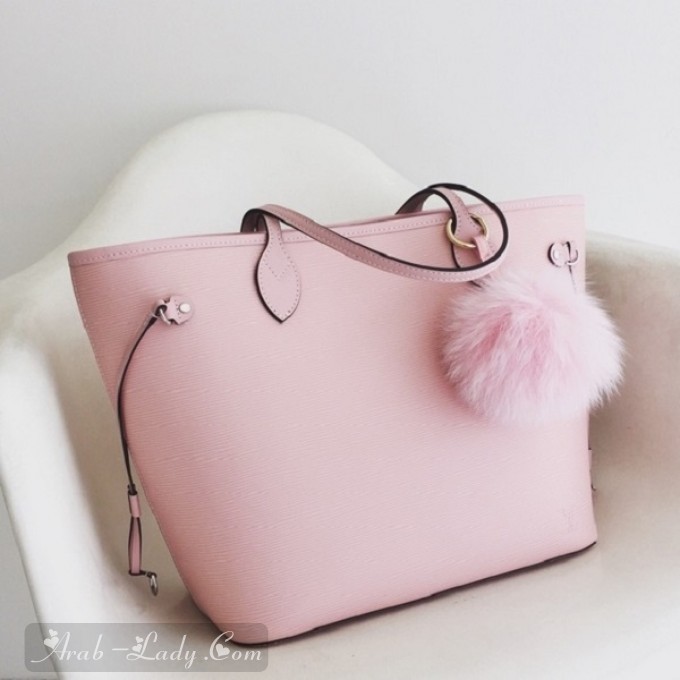 أجمل تشكيلة من حقائب اليد.. باللون الوردي