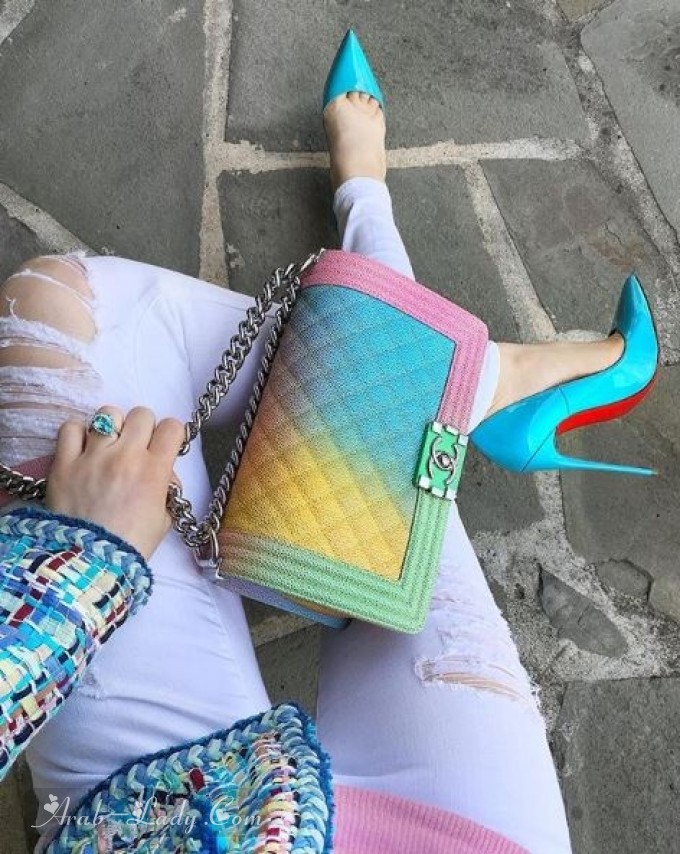 بالصور؛ ألوان احذية وحقائب لصيف مونديال 2018