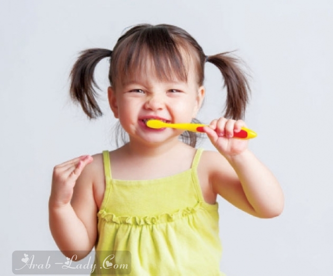 كيفية رعاية أسنان طفلك في سن مبكرة سيدتي !!