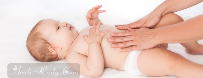 علاج المغص وإخراج الغازات بطرق عديدة للطفل الرضيع بالخطوات والصور