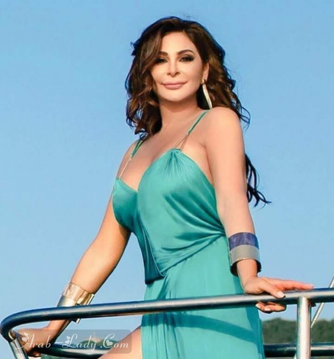 اليسا ملكة ما زالت تحافظ على تألقها وإطلالاتها الناعمة