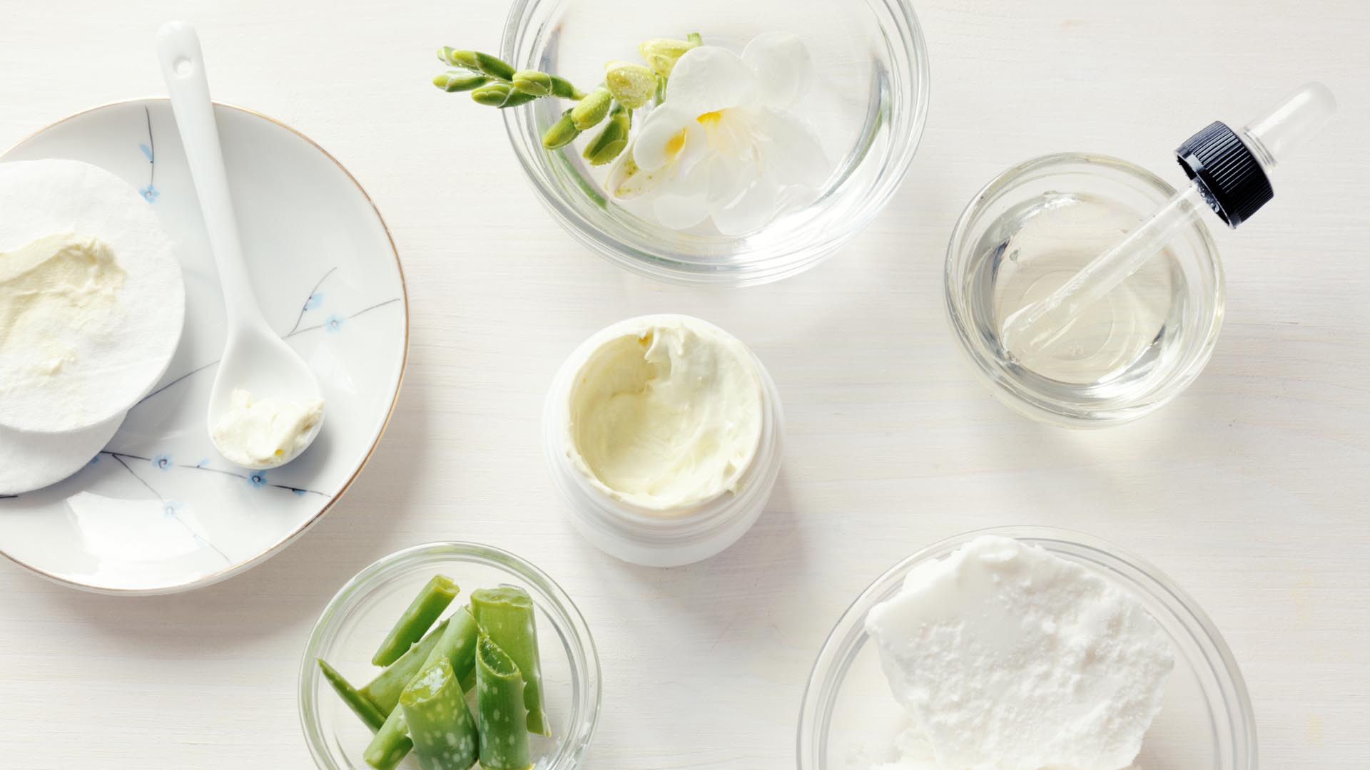 تعرفي على طريقة عمل كريم الوجه داخل المنزل