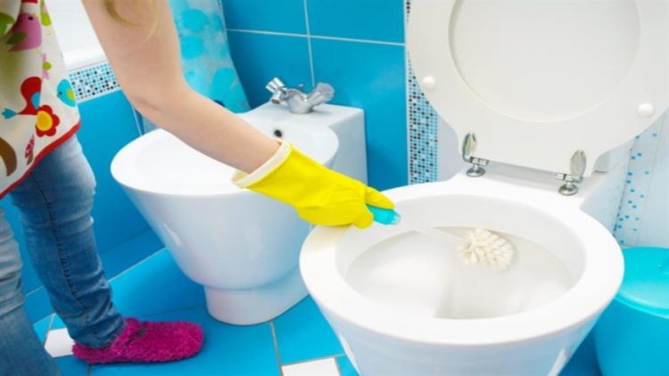 تعقيم الحمام وتنظيفه وتعطيره الحل في 3 خطوات بسيطة جدا