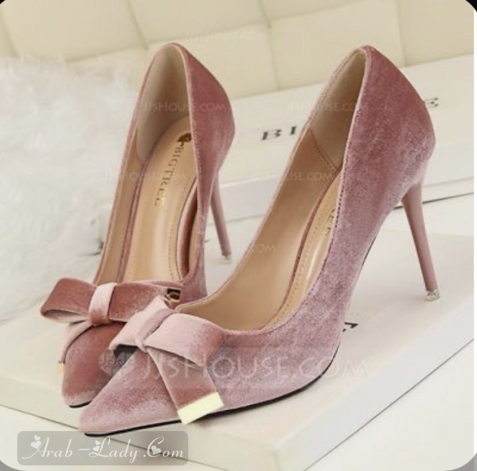 احذية كعب عالي باللون الوردي