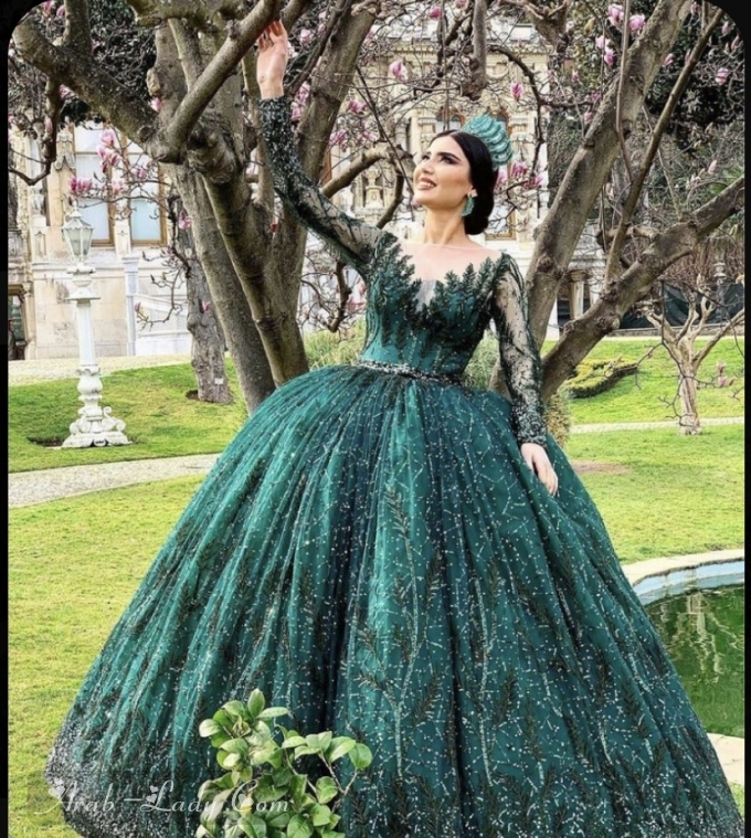 فساتين العرائس لحفلات الخطوبة باللون الأخضر