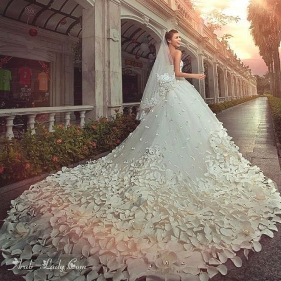 فستان زفاف تركي بذيل طويل أسطوري