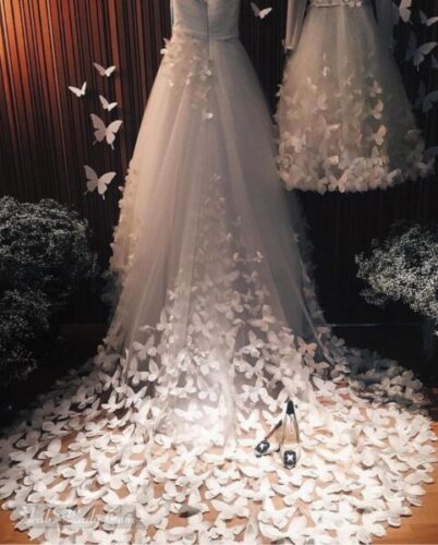 فستان زفاف بذيل طويل فراشات