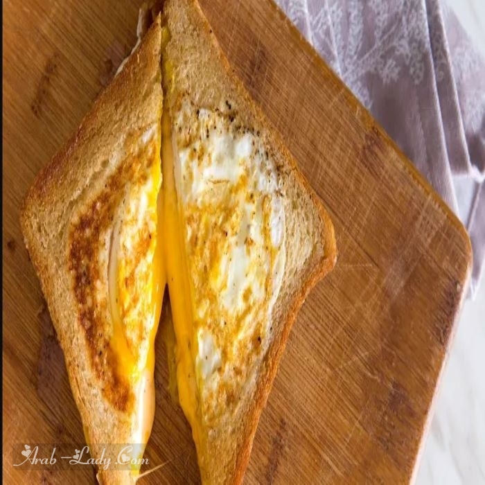 بيض الجبن المشوي من وصفات مختلفة بالبيض للفطور